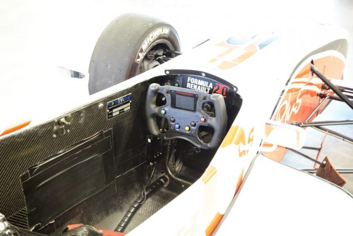 Vue du cockpit de la FR 2.0 de LSP