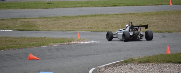 En action au volant de la F3 sur le circuit d'Abeville avec Pilotage Stadium